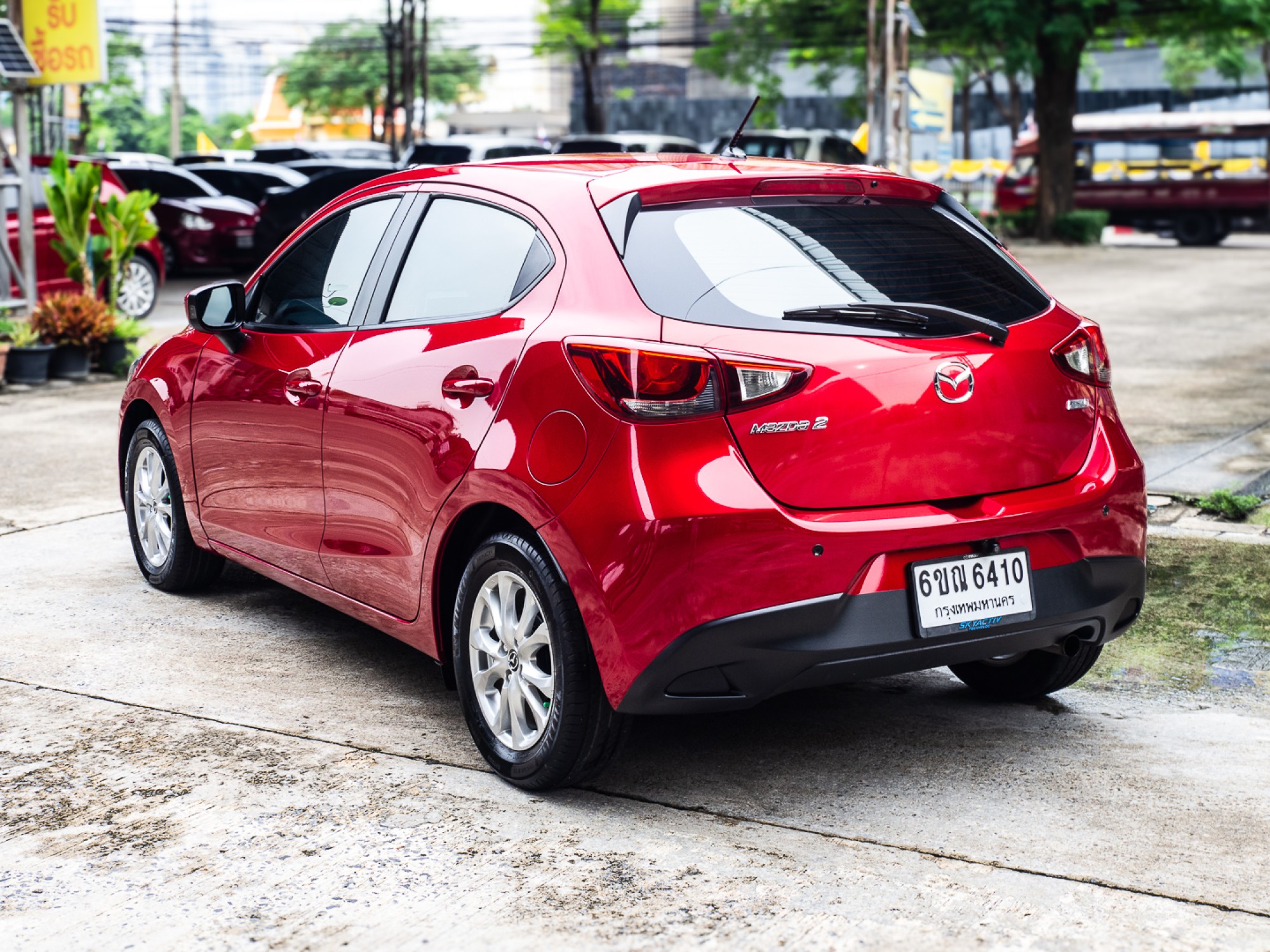 2016 Mazda 2 Hatchback (5 ประตู) สีแดง (รูปที่ 16)