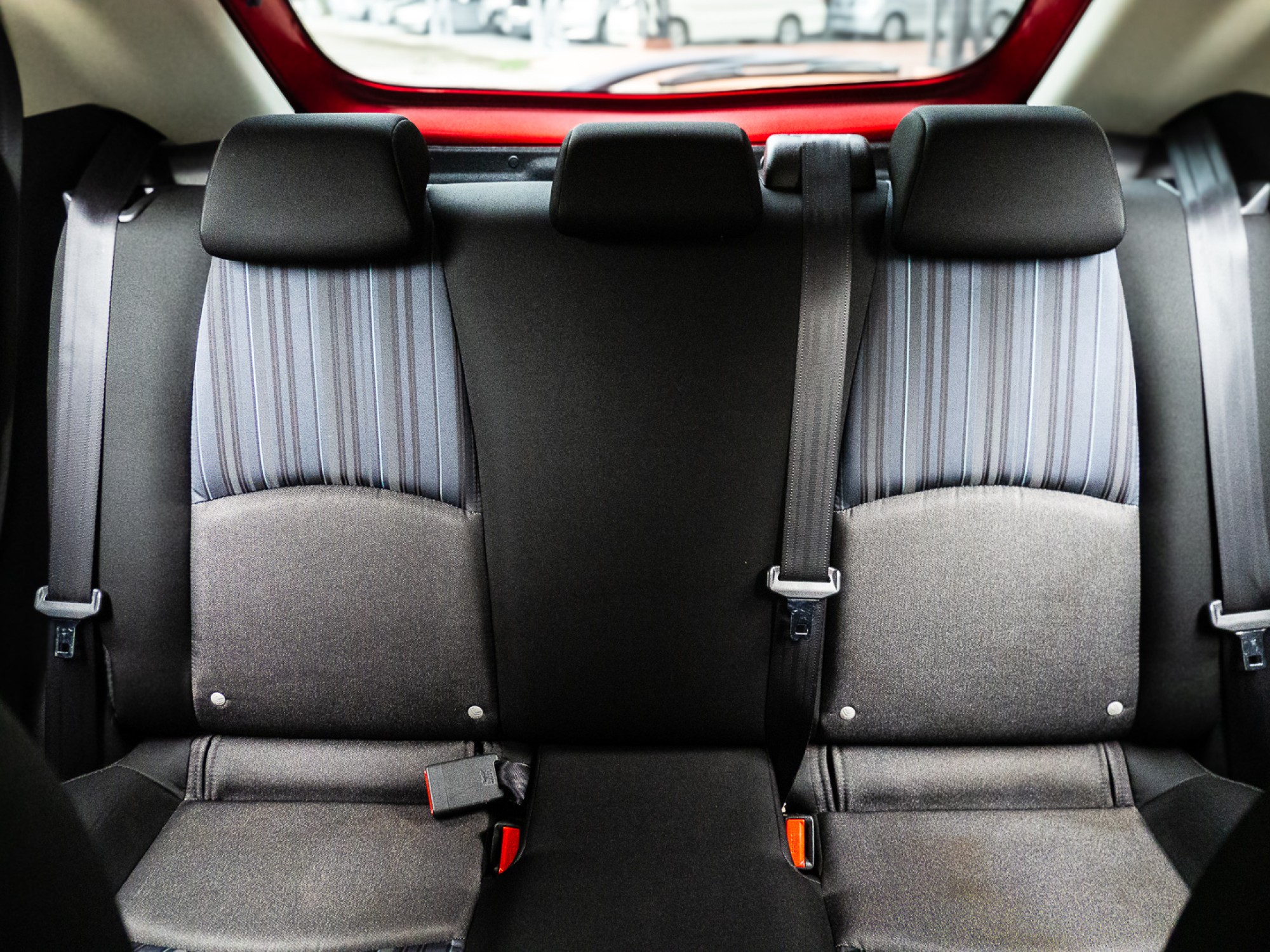 2016 Mazda 2 Hatchback (5 ประตู) สีแดง (รูปที่ 8)
