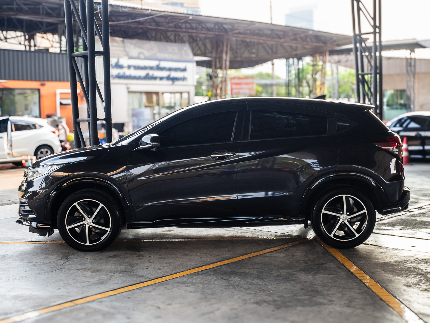 2019 Honda HR-V สีเทา (รูปที่ 4)