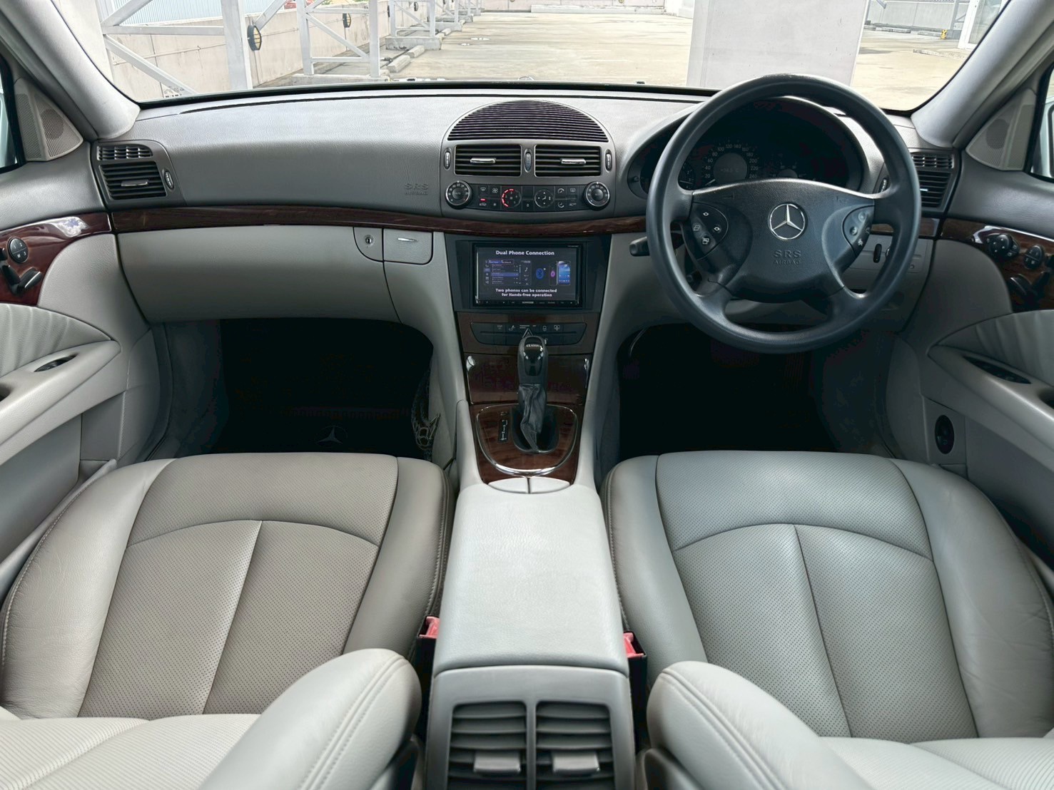 2003 Mercedes-Benz E-Class W211 E220 สีเงิน (รูปที่ 12)