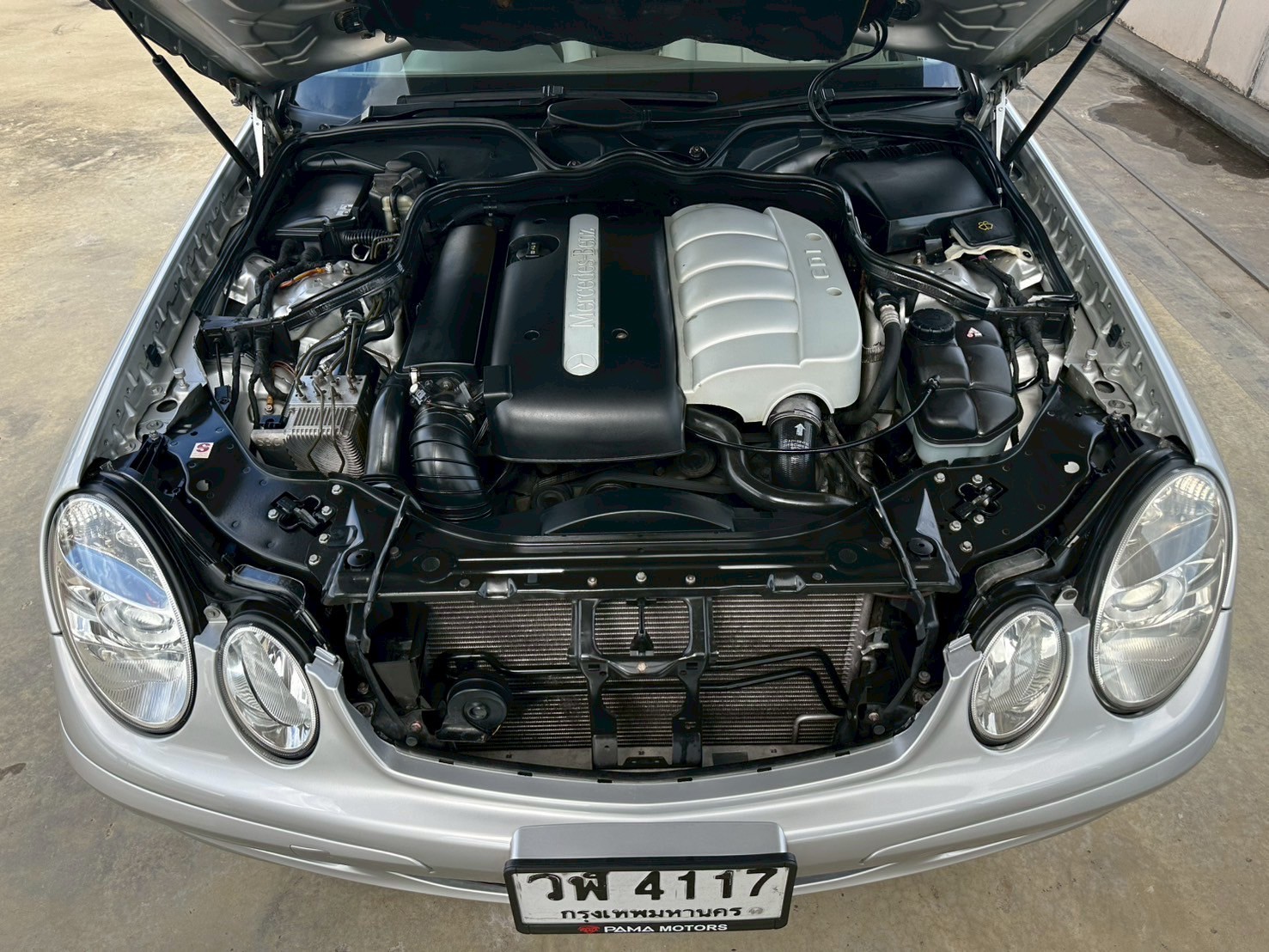2003 Mercedes-Benz E-Class W211 E220 สีเงิน (รูปที่ 17)