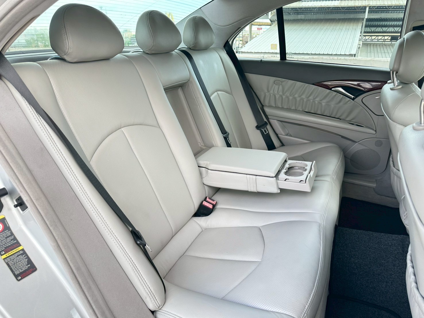 2003 Mercedes-Benz E-Class W211 E220 สีเงิน (รูปที่ 13)