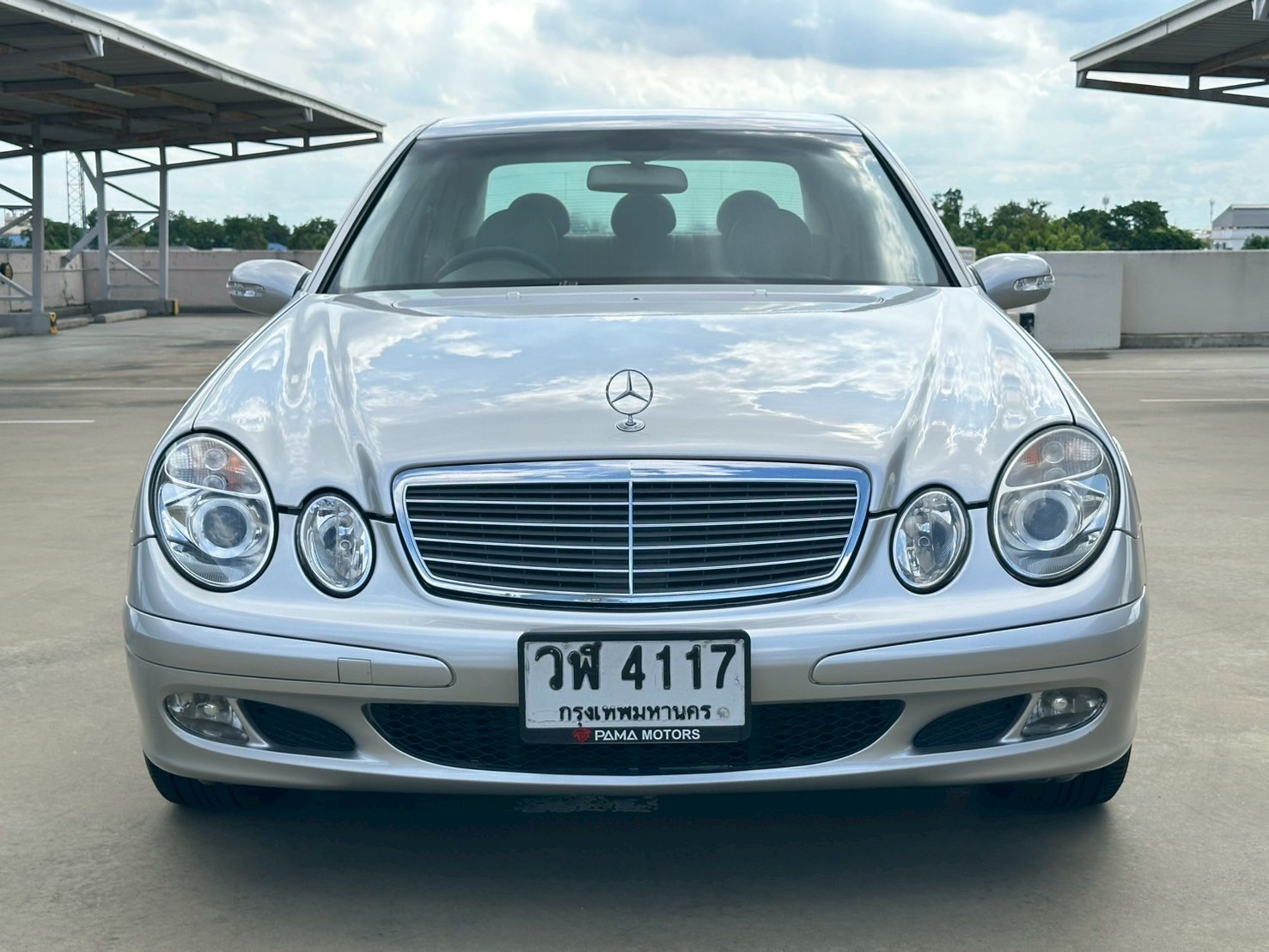 2003 Mercedes-Benz E-Class W211 E220 สีเงิน (รูปที่ 4)