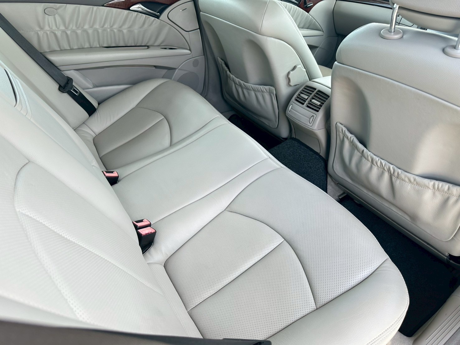 2003 Mercedes-Benz E-Class W211 E220 สีเงิน (รูปที่ 14)