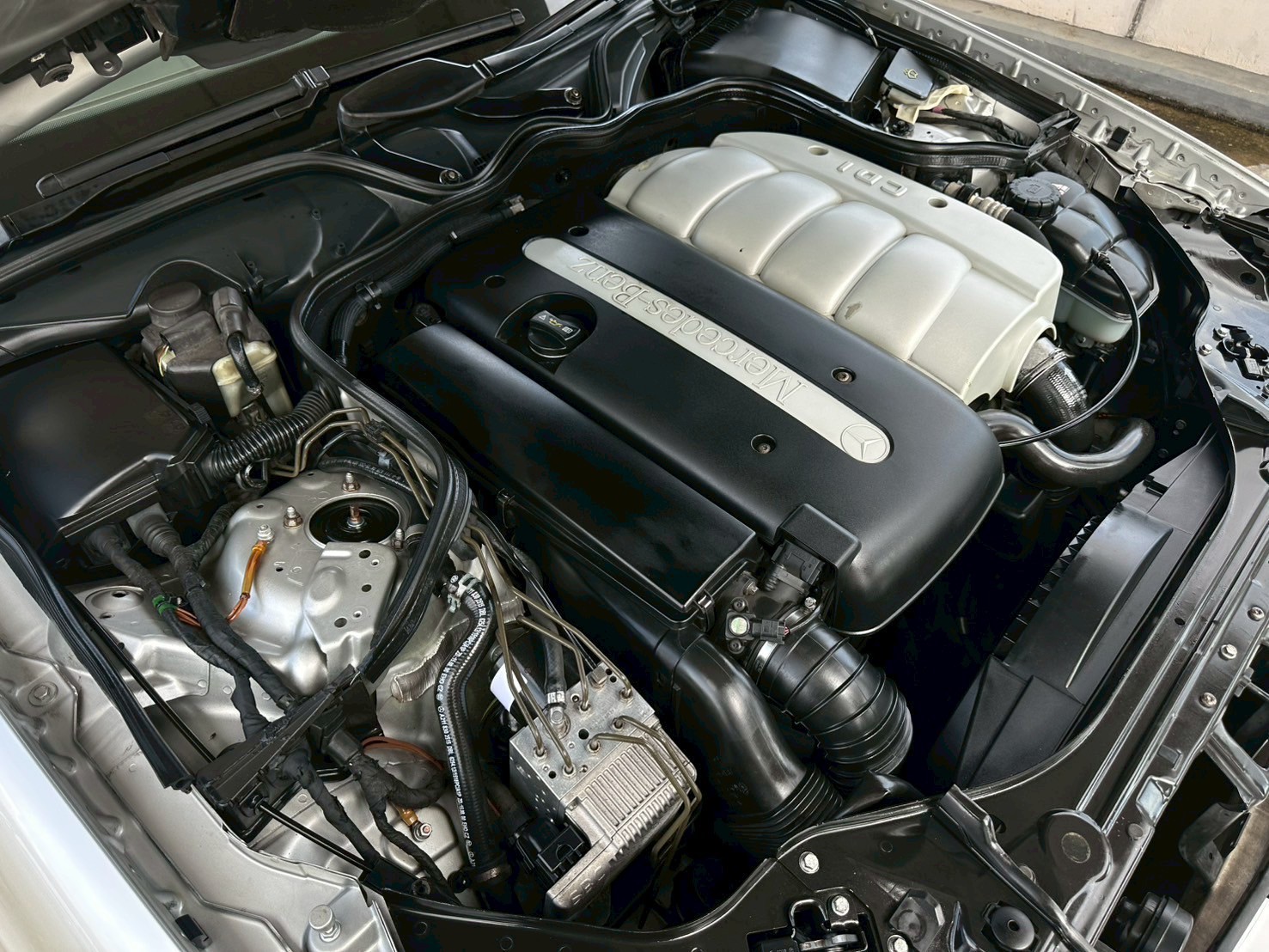 2003 Mercedes-Benz E-Class W211 E220 สีเงิน (รูปที่ 18)