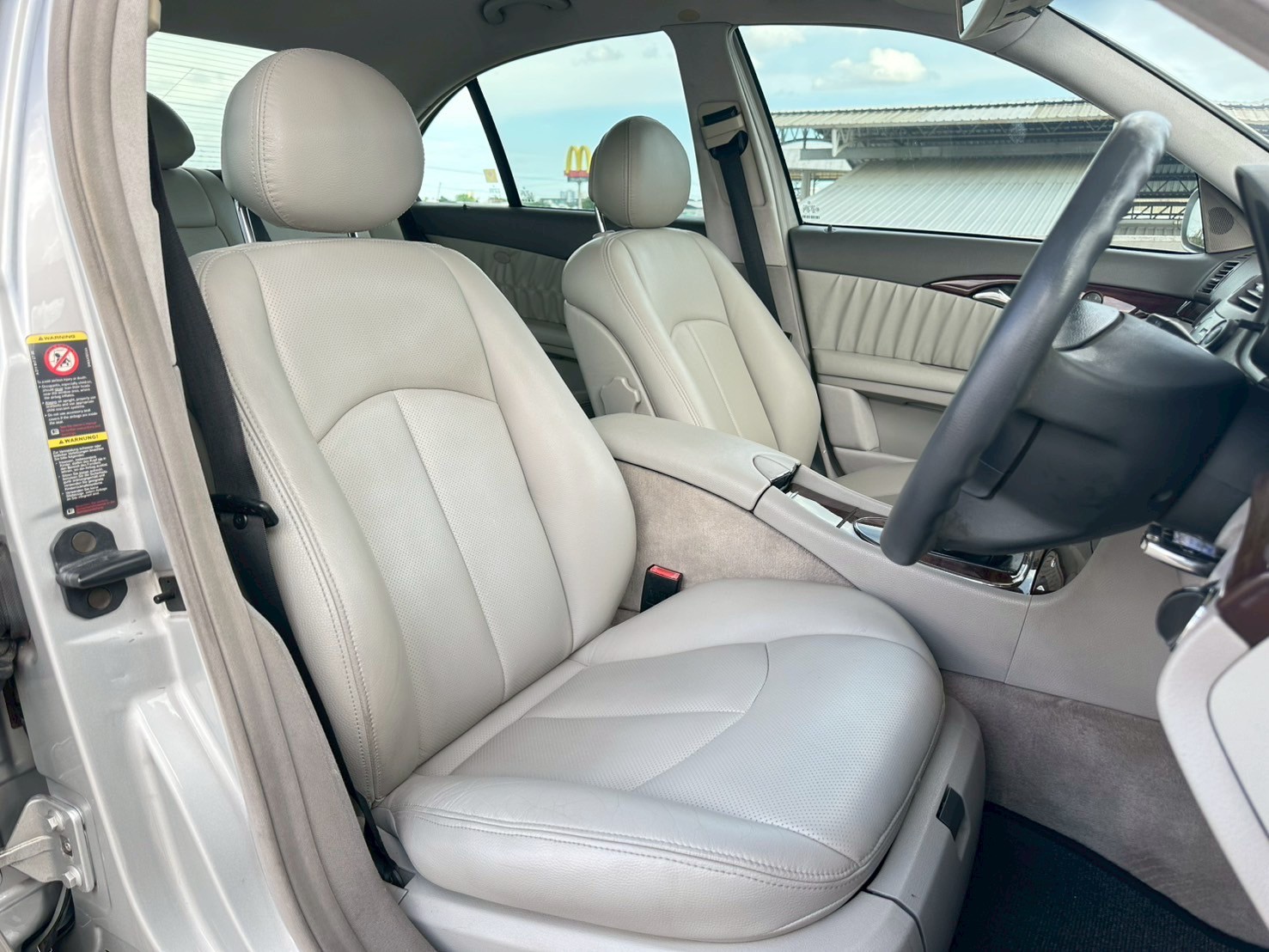2003 Mercedes-Benz E-Class W211 E220 สีเงิน (รูปที่ 11)