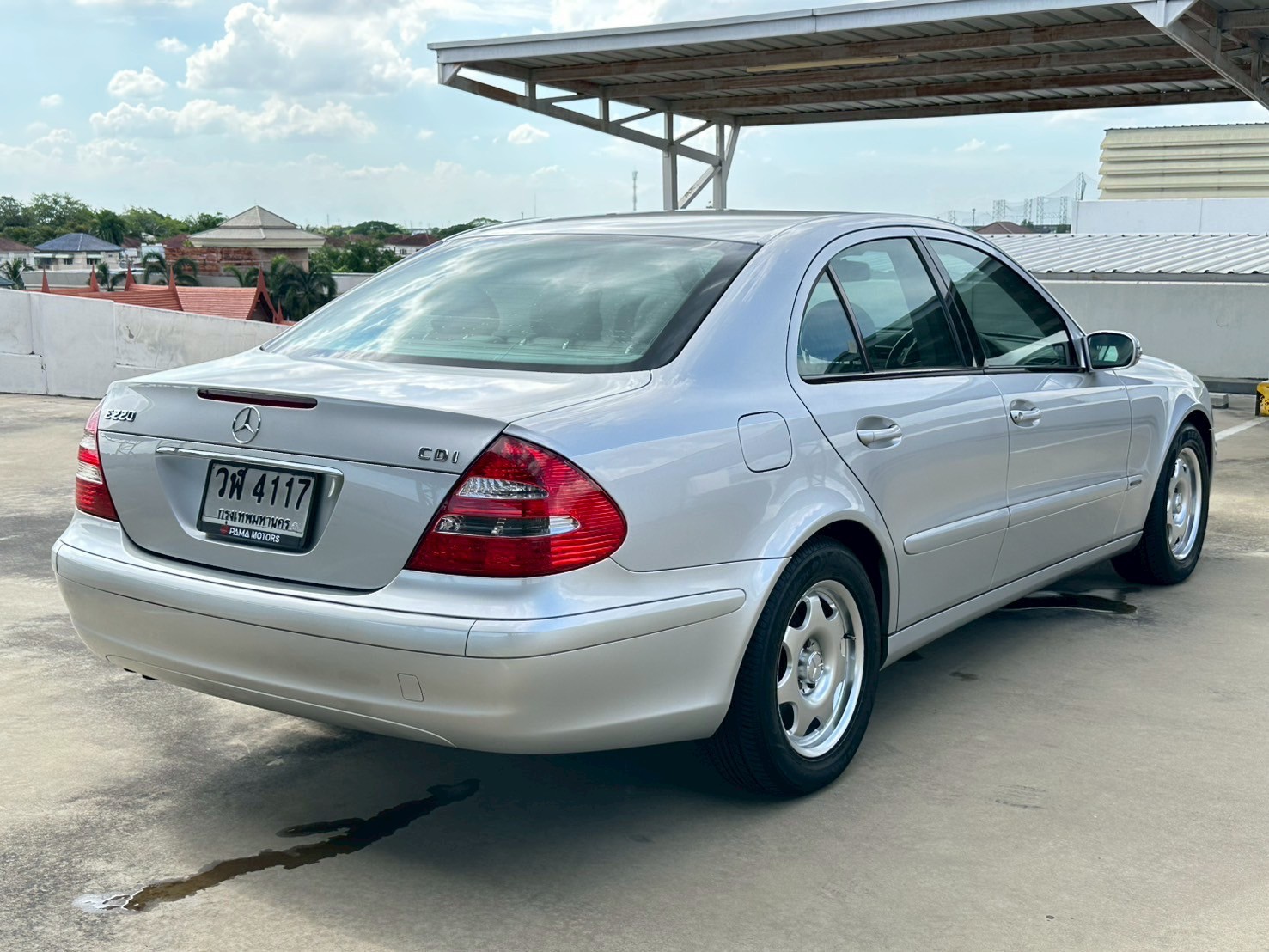 2003 Mercedes-Benz E-Class W211 E220 สีเงิน (รูปที่ 7)