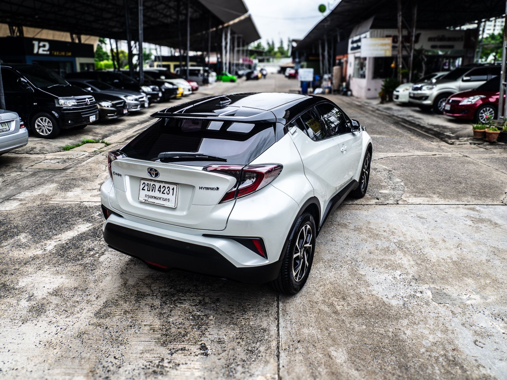 2021 Toyota C-HR สีขาว (รูปที่ 15)