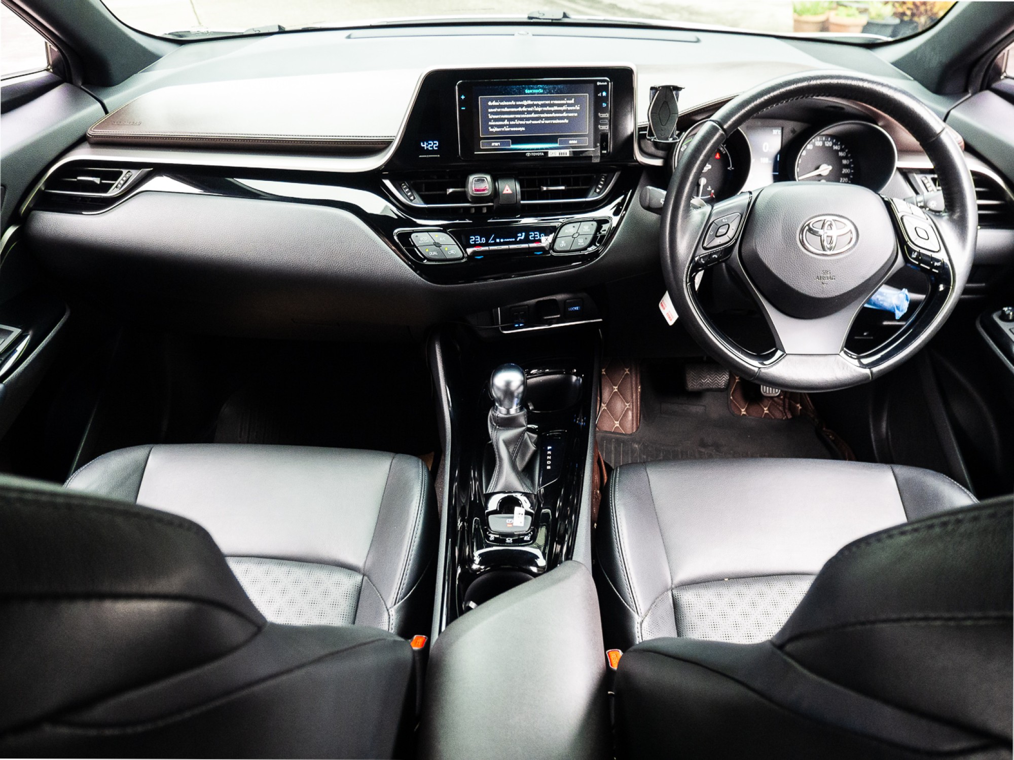 2021 Toyota C-HR สีขาว (รูปที่ 16)