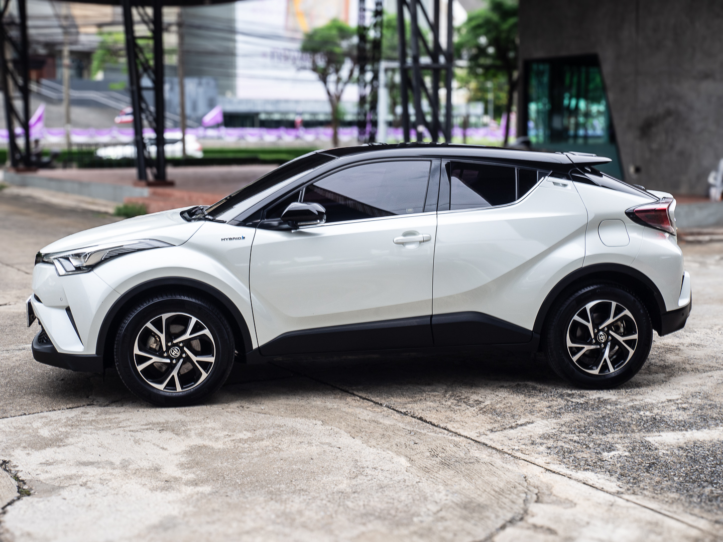 2021 Toyota C-HR สีขาว (รูปที่ 3)