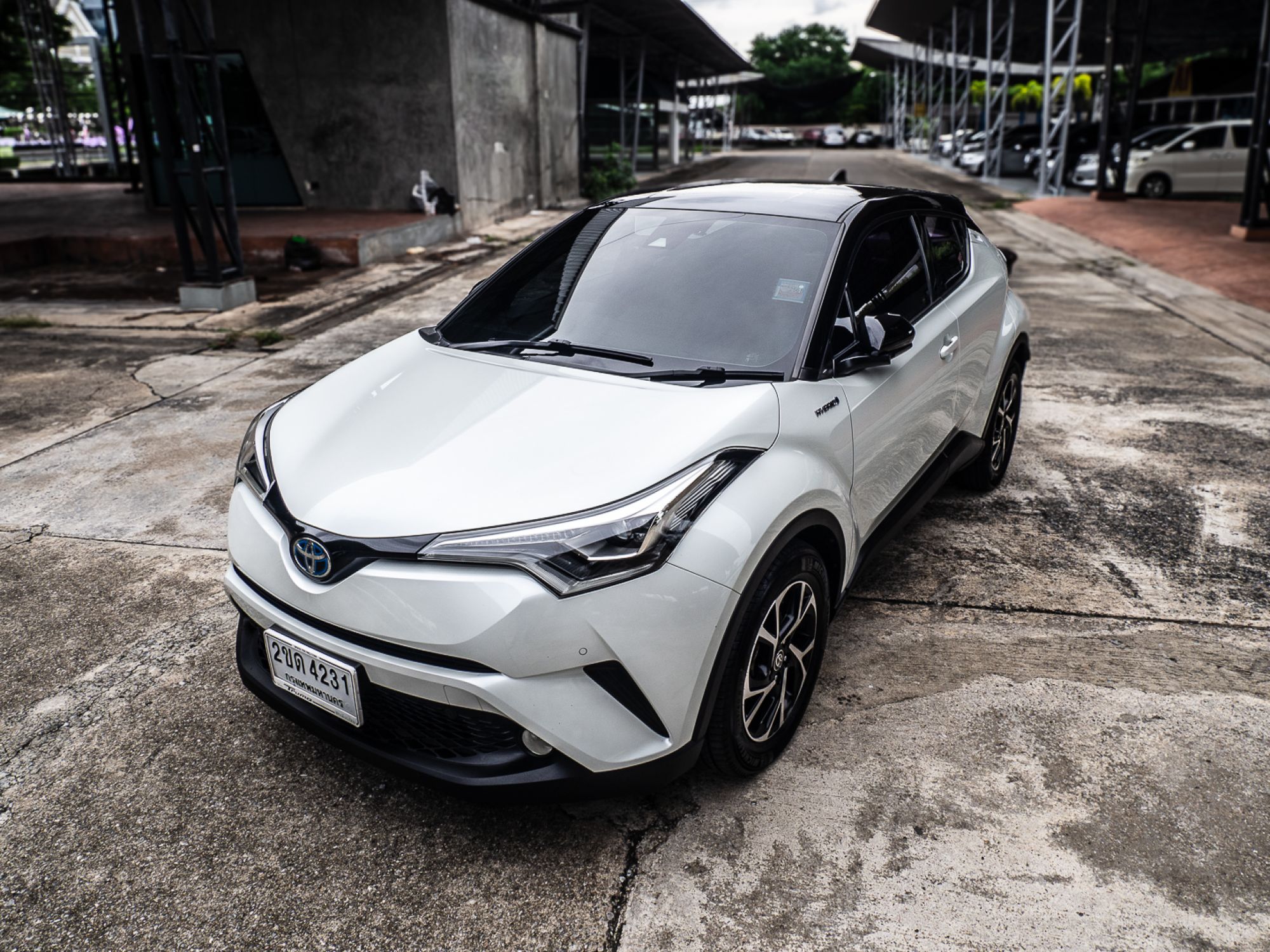 2021 Toyota C-HR สีขาว (รูปที่ 14)
