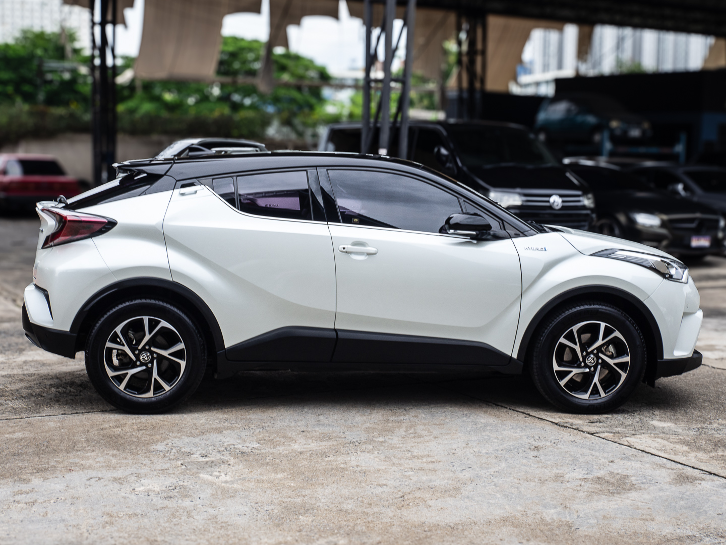2021 Toyota C-HR สีขาว (รูปที่ 17)