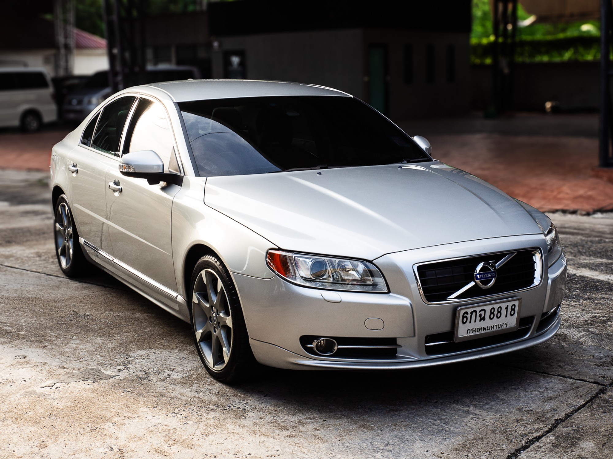 2011 Volvo S80 สีเงิน (รูปที่ 2)