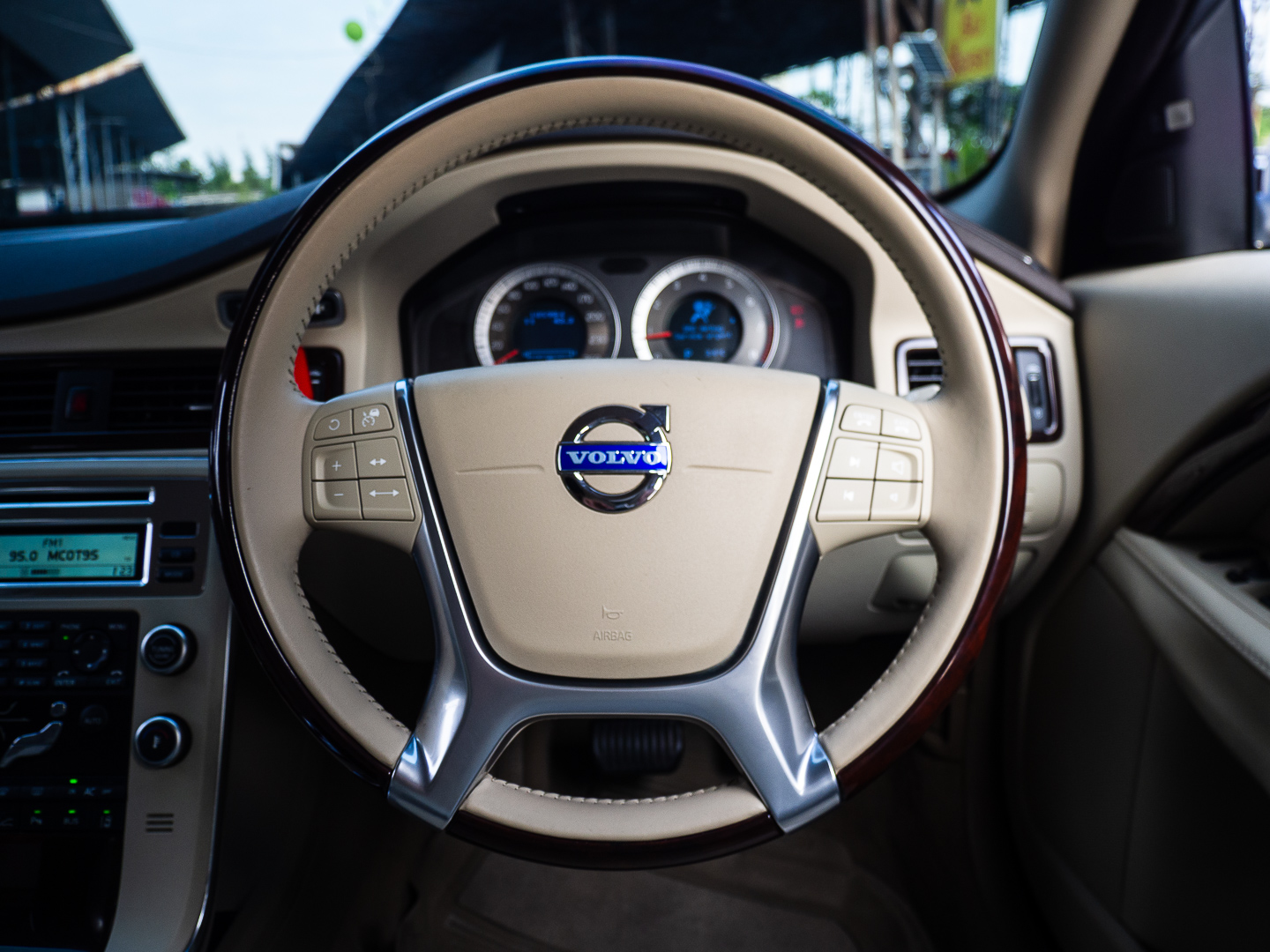 2011 Volvo S80 สีเงิน (รูปที่ 17)