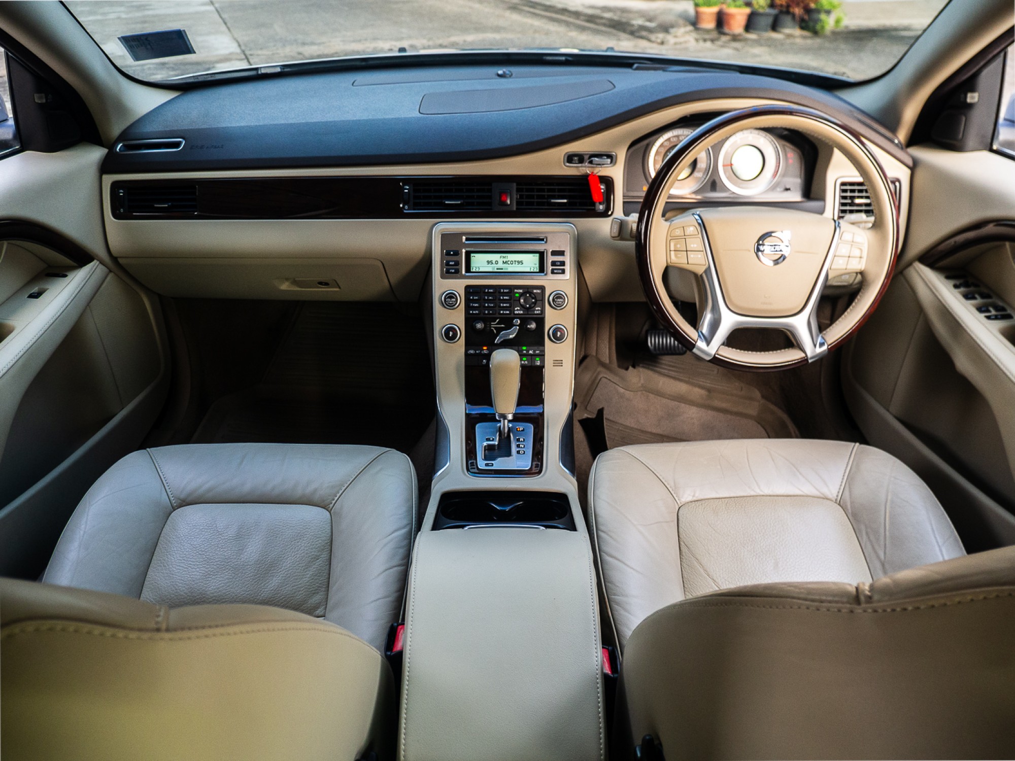 2011 Volvo S80 สีเงิน (รูปที่ 12)