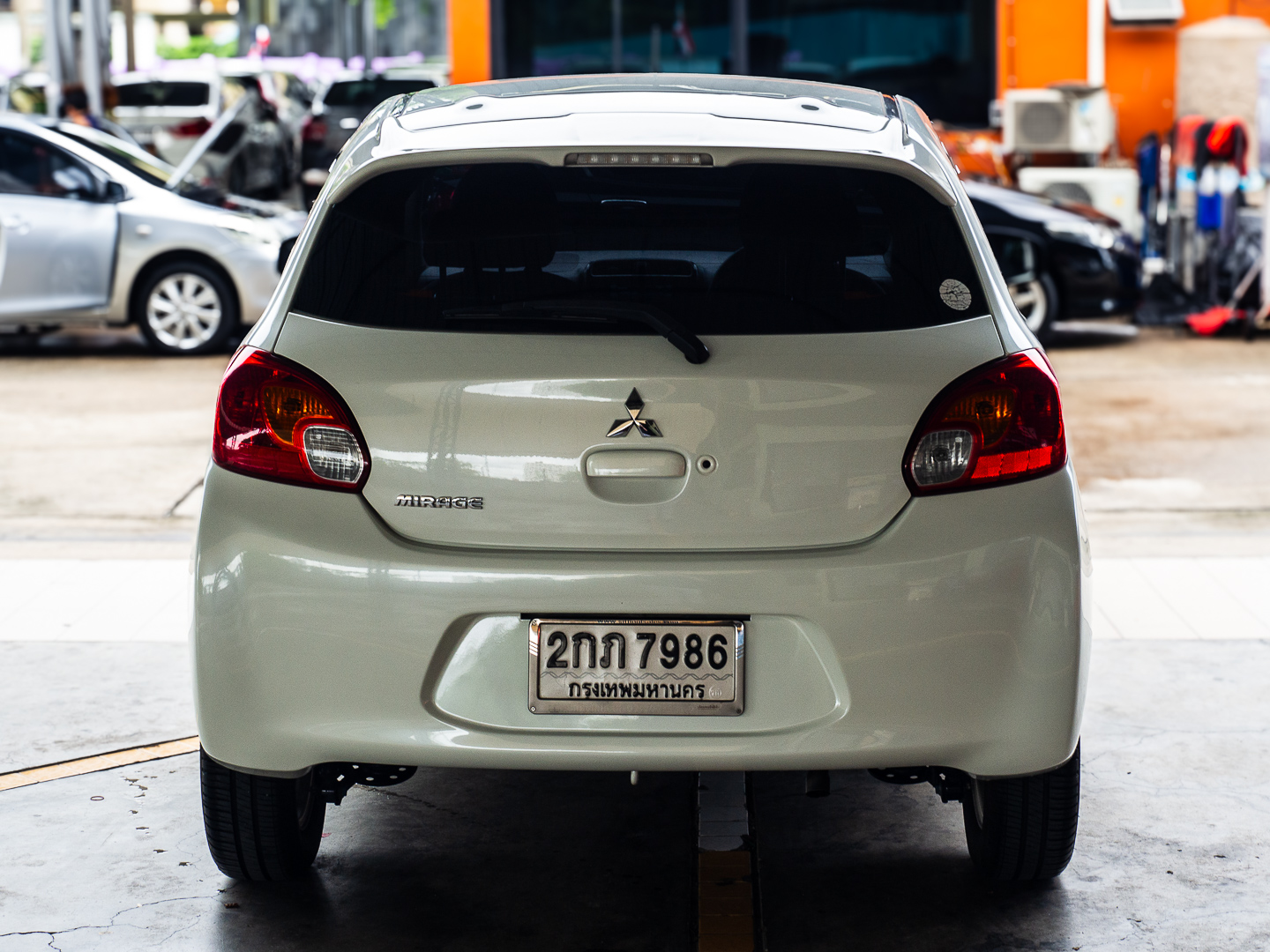 2013 Mitsubishi Mirage สีขาว (รูปที่ 5)