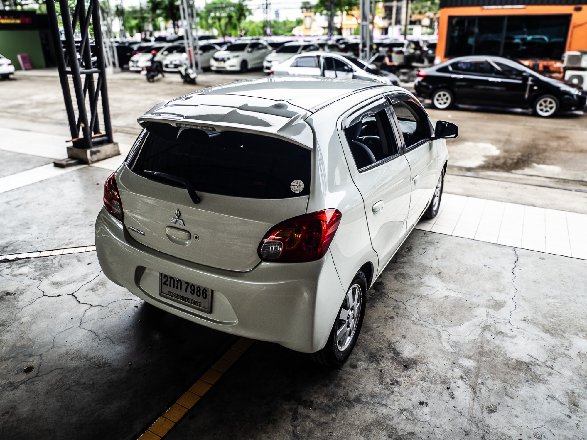 2013 Mitsubishi Mirage สีขาว (รูปที่ 17)