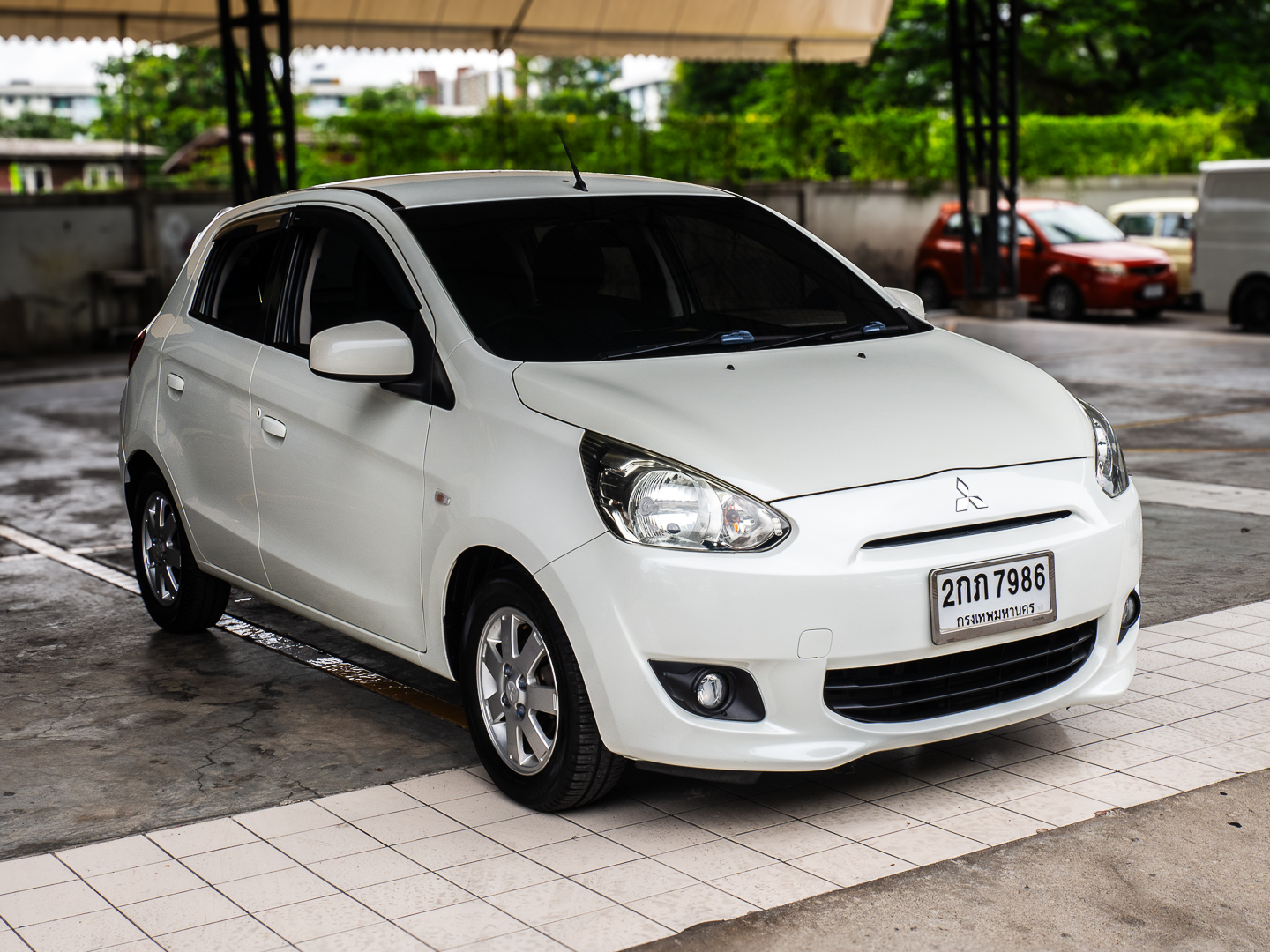 2013 Mitsubishi Mirage สีขาว (รูปที่ 2)