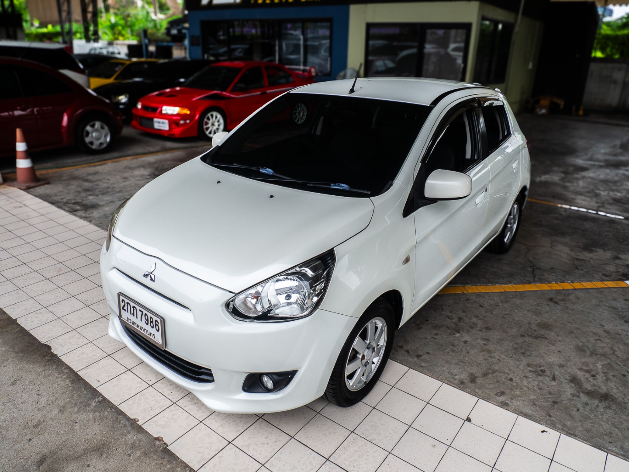 2013 Mitsubishi Mirage สีขาว (รูปที่ 16)