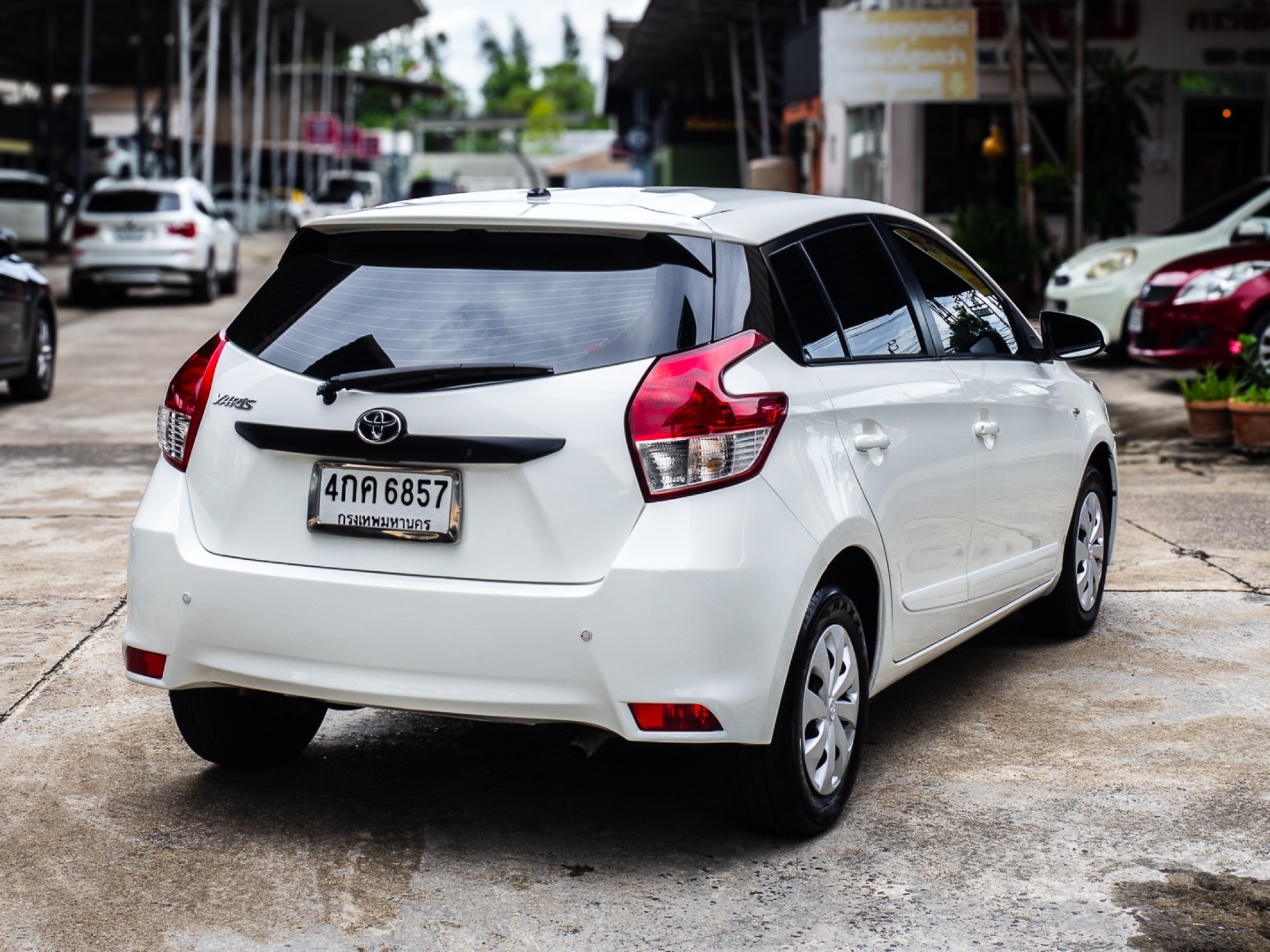 2015 Toyota Yaris สีขาว (รูปที่ 7)