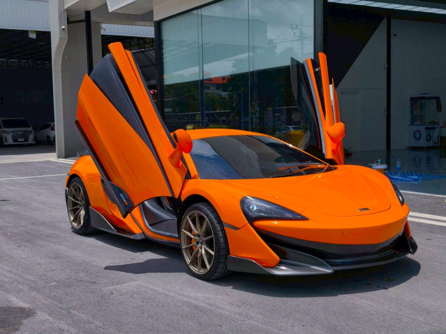 2020 McLaren 600 LT สีส้ม (รูปที่ 4)