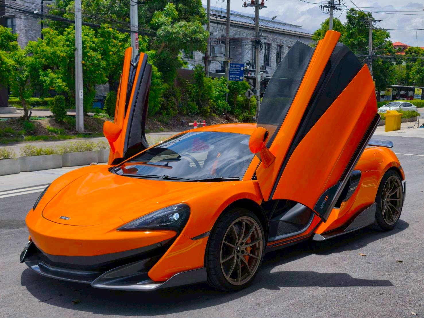 2020 McLaren 600 LT สีส้ม (รูปที่ 2)