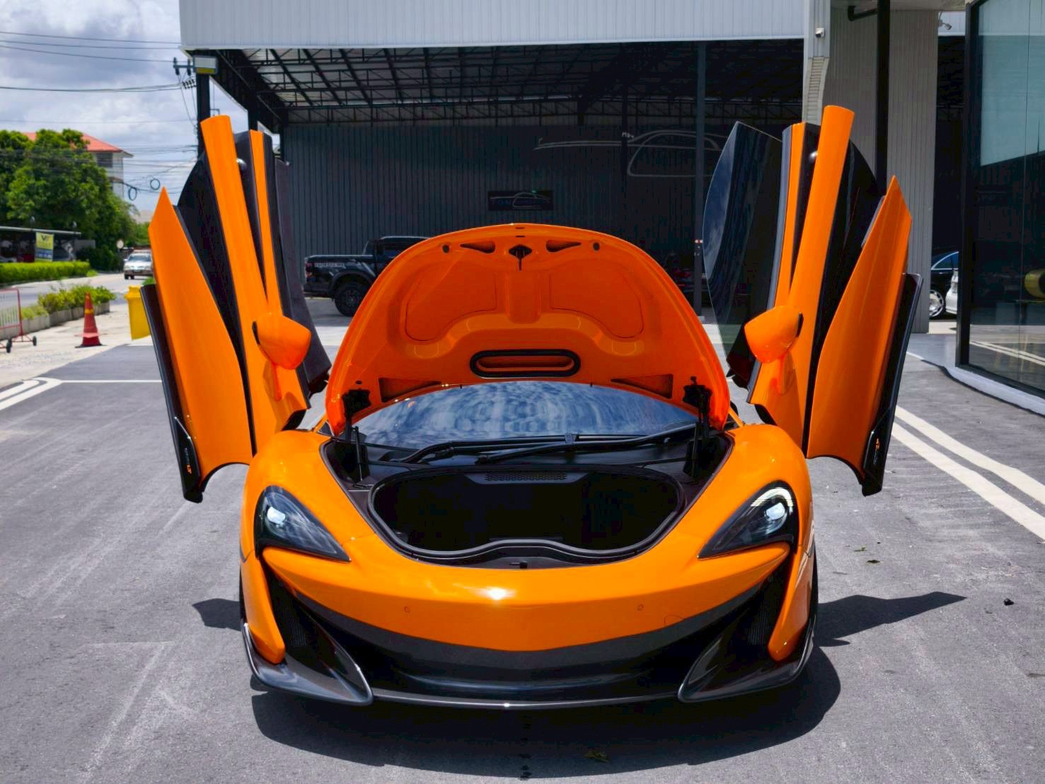 2020 McLaren 600 LT สีส้ม (รูปที่ 6)