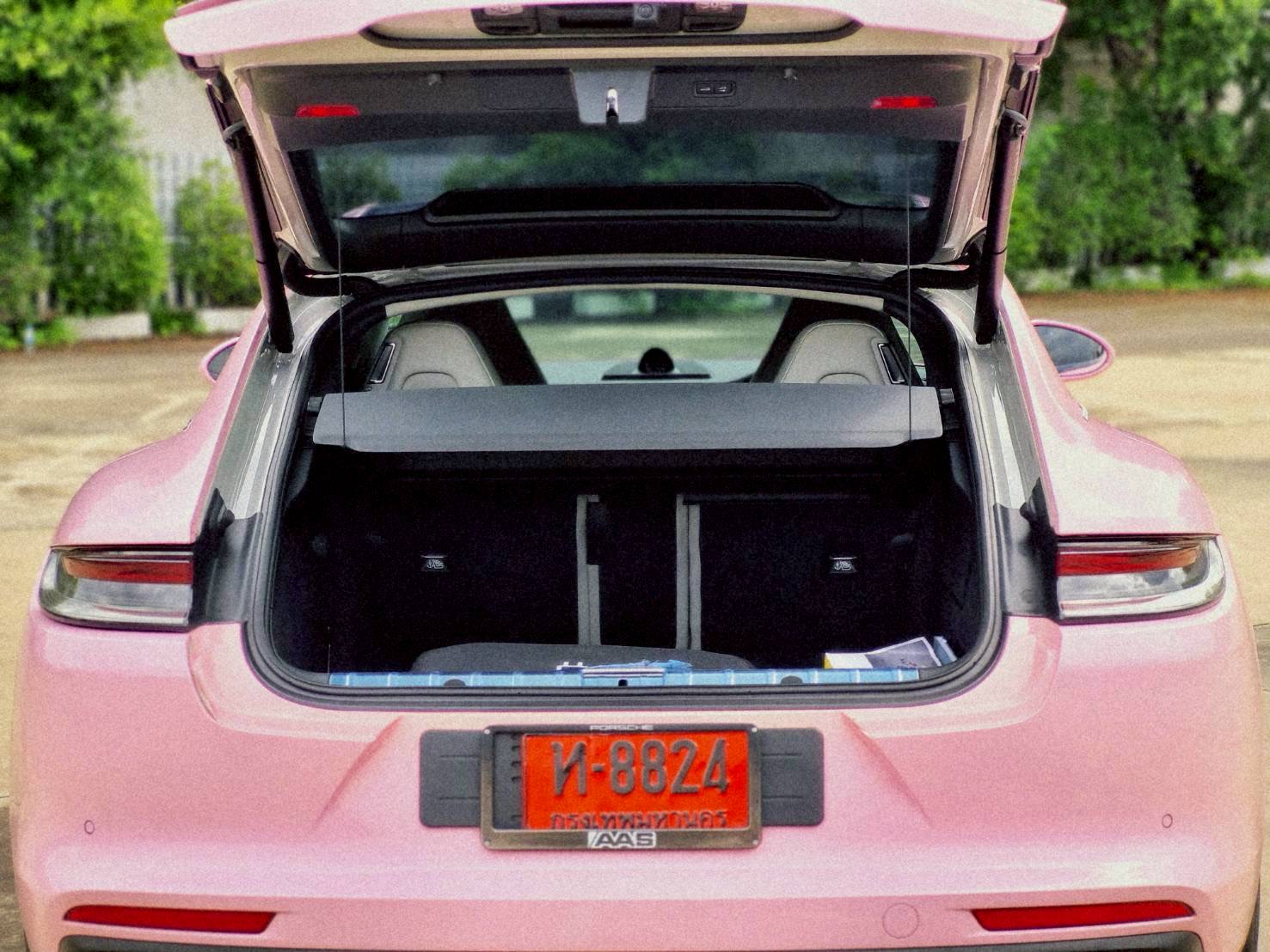 2023 Porsche Panamera E-Hybrid สีชมพู (รูปที่ 19)