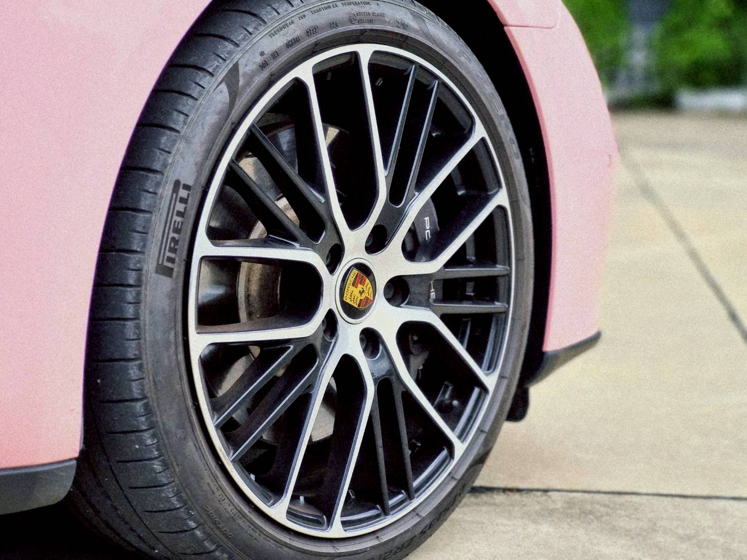 2023 Porsche Panamera E-Hybrid สีชมพู (รูปที่ 16)
