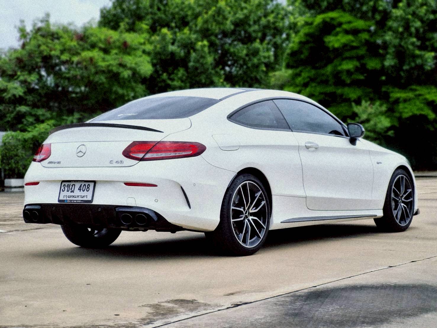2022 Mercedes-Benz C-Class Coupe C43 AMG สีขาว (รูปที่ 4)
