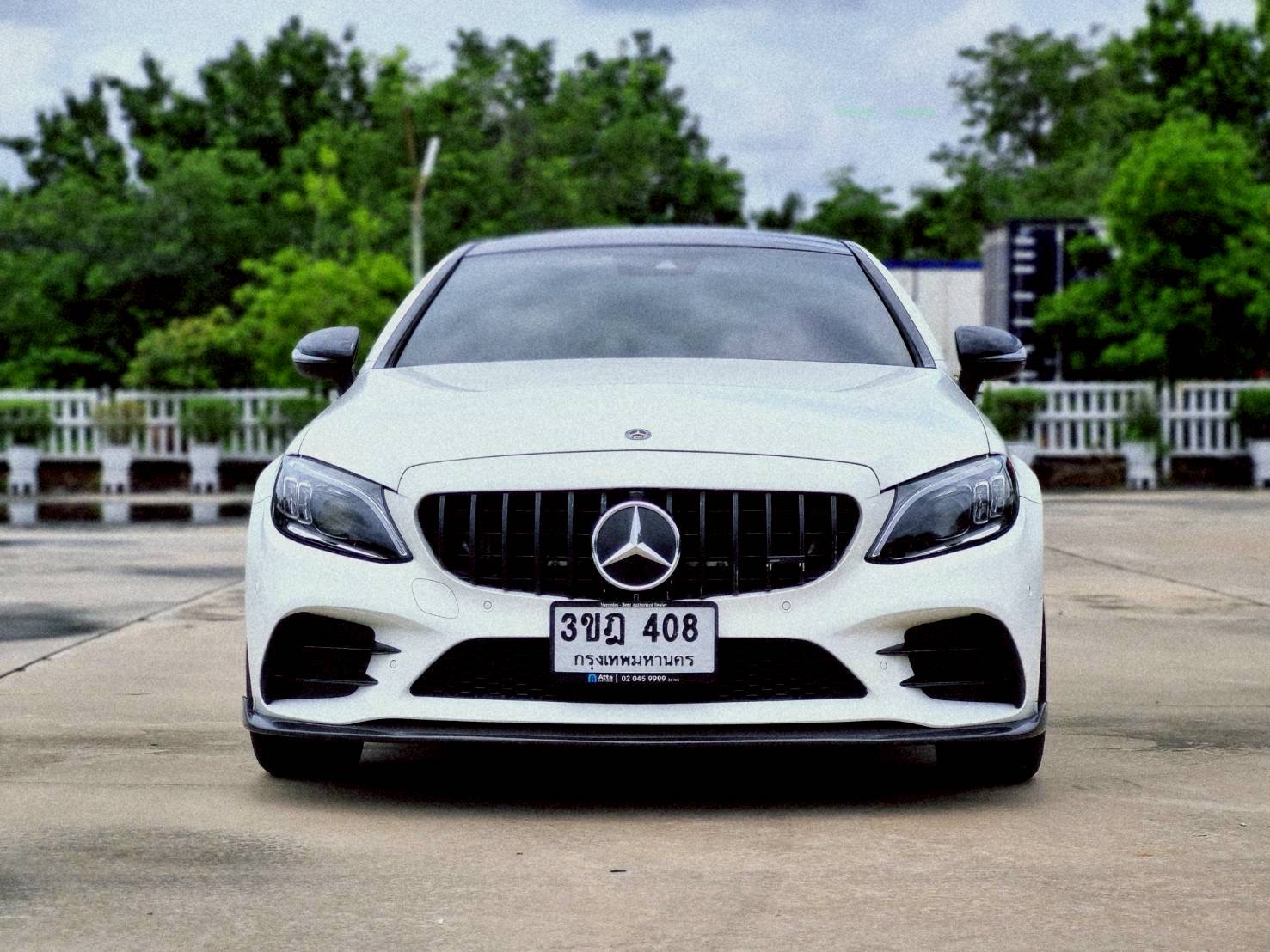 2022 Mercedes-Benz C-Class Coupe C43 AMG สีขาว (รูปที่ 2)