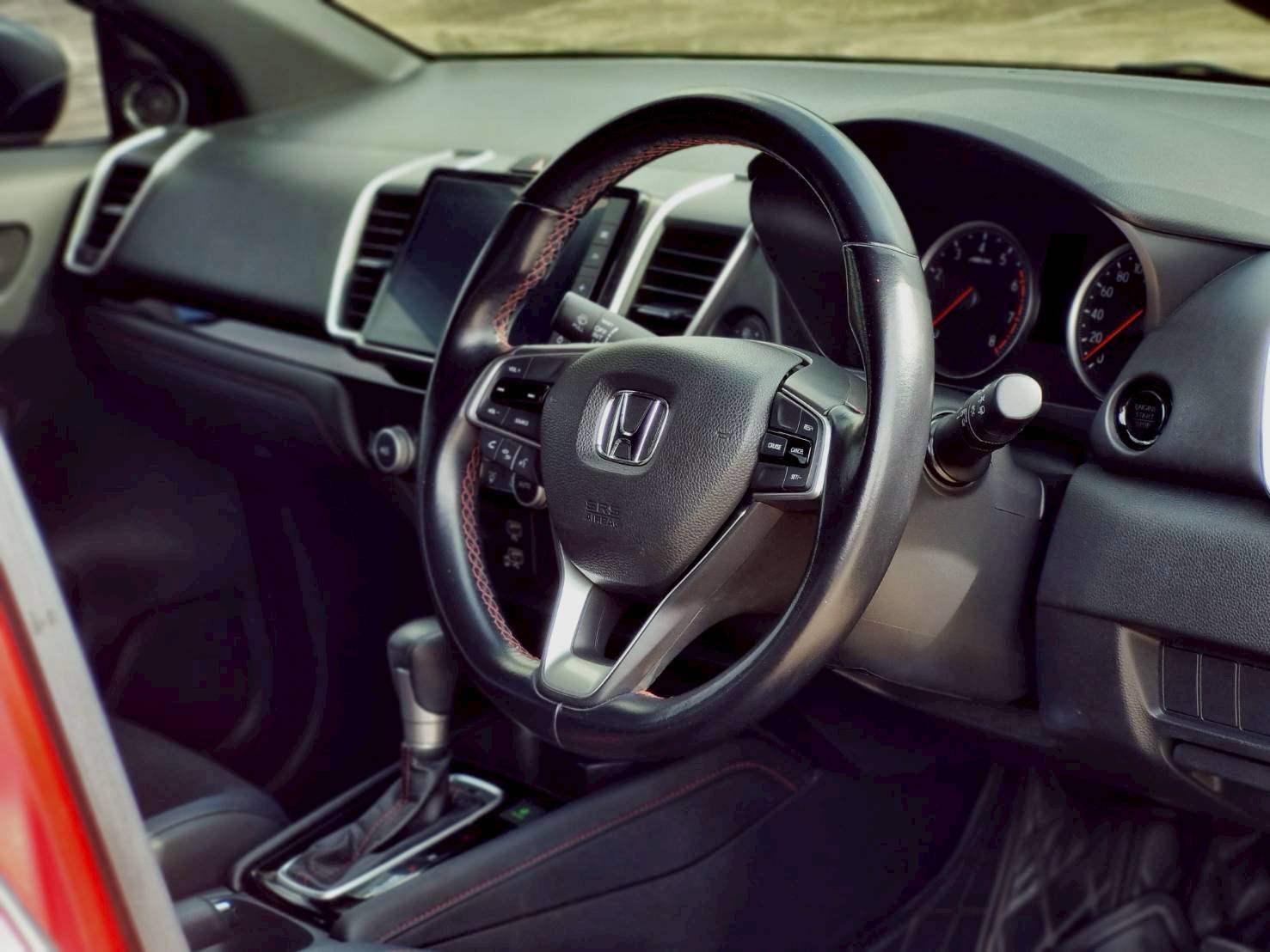 2020 Honda City Hatchback สีแดง (รูปที่ 8)