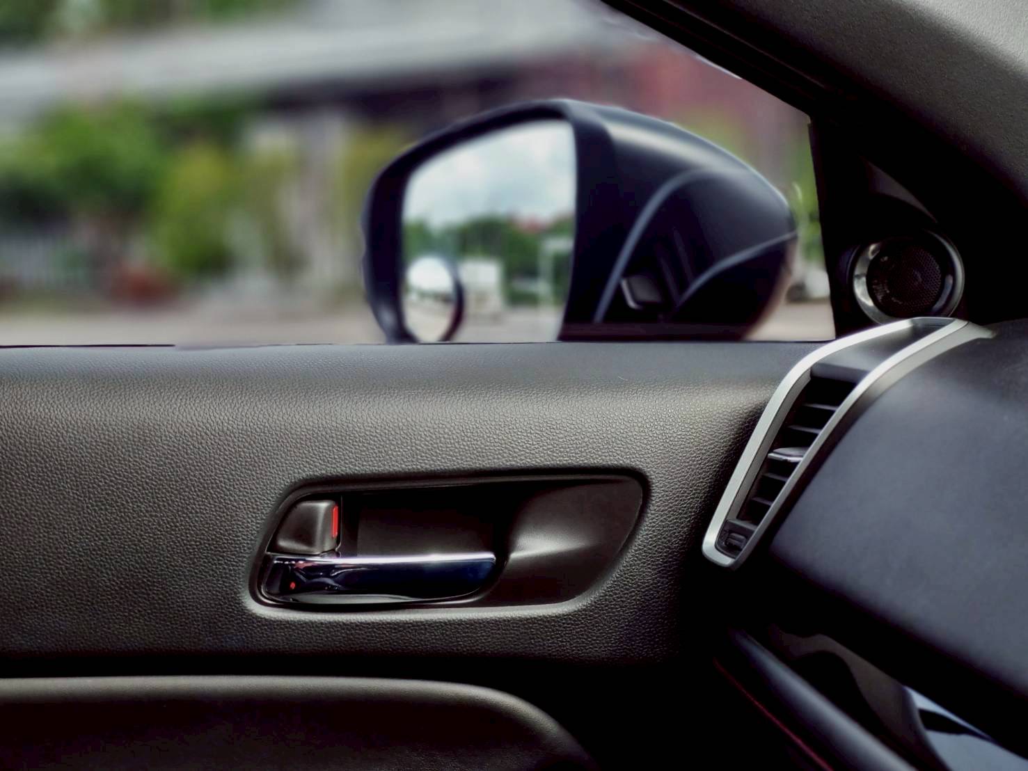 2020 Honda City Hatchback สีแดง (รูปที่ 10)
