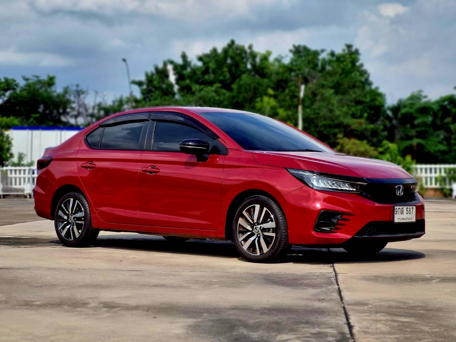 2020 Honda City Hatchback สีแดง (รูปที่ 2)
