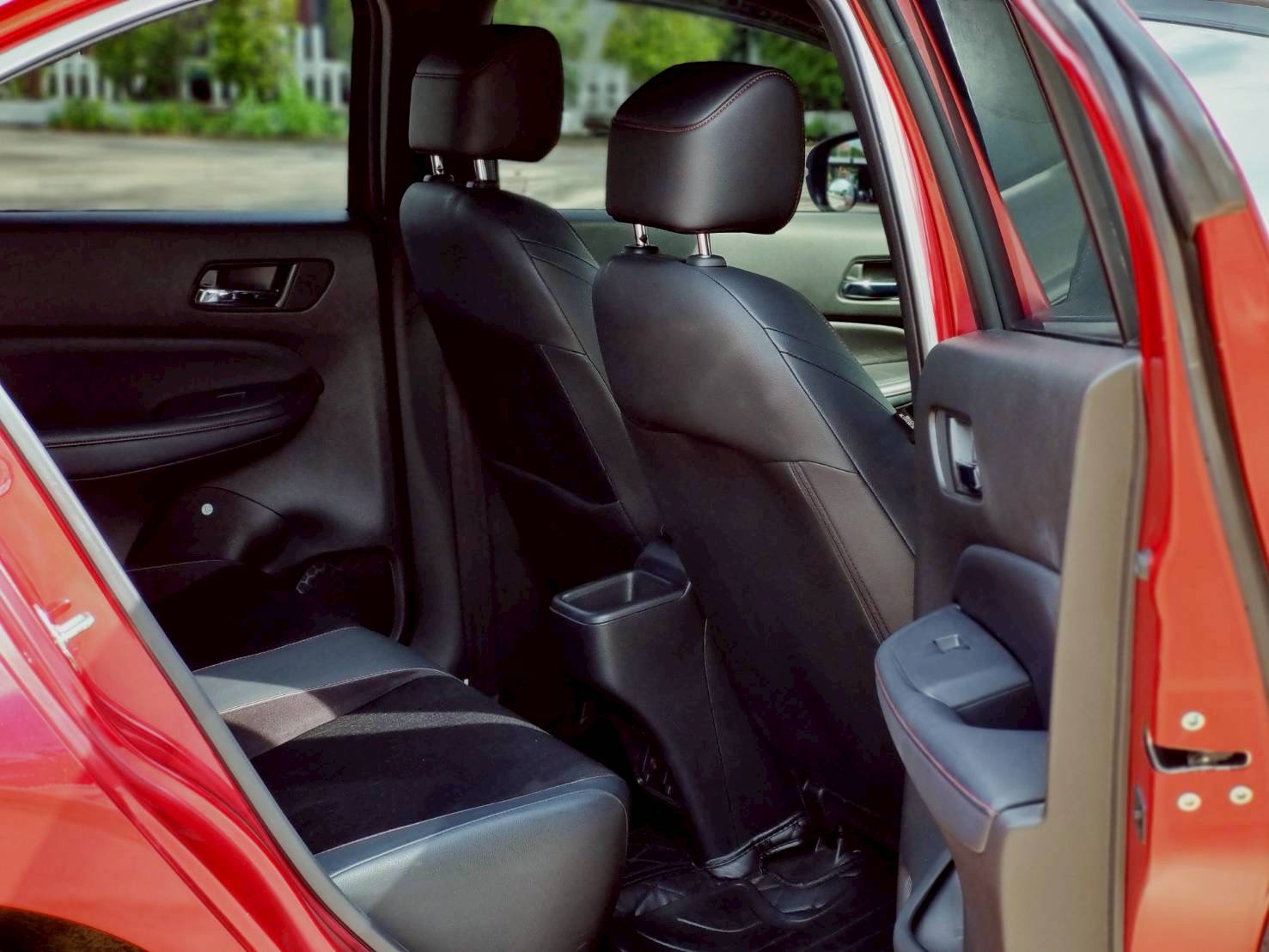 2020 Honda City Hatchback สีแดง (รูปที่ 9)