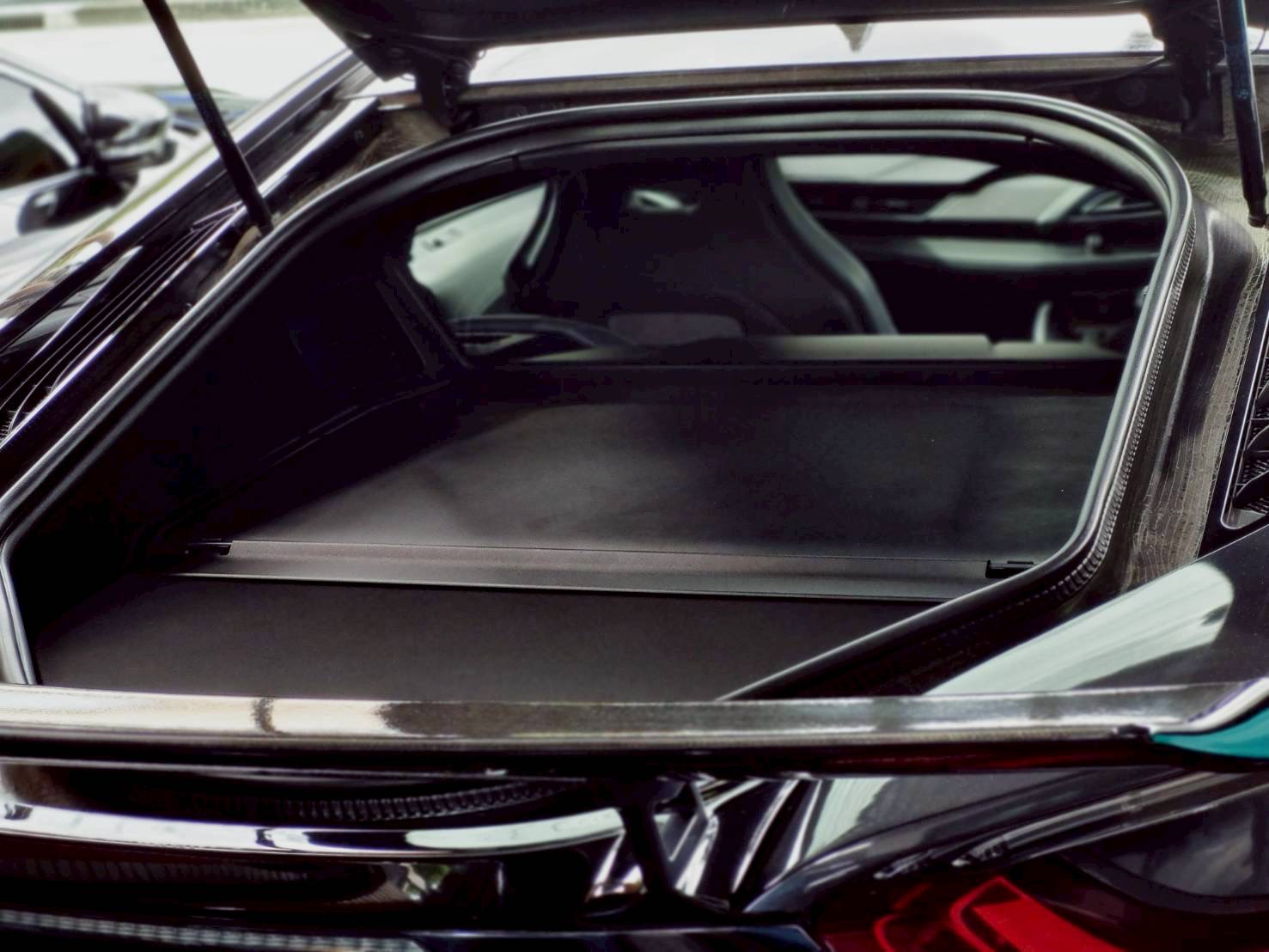 2015 BMW i8 สีเทา (รูปที่ 12)