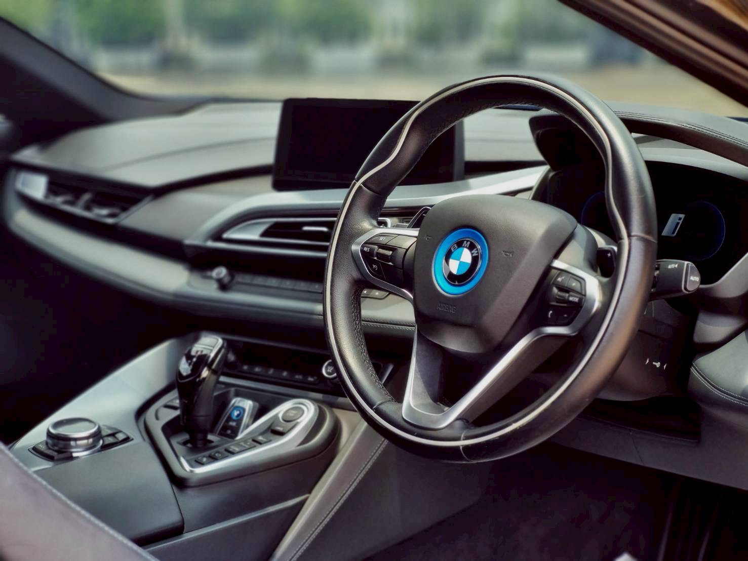 2015 BMW i8 สีเทา (รูปที่ 8)