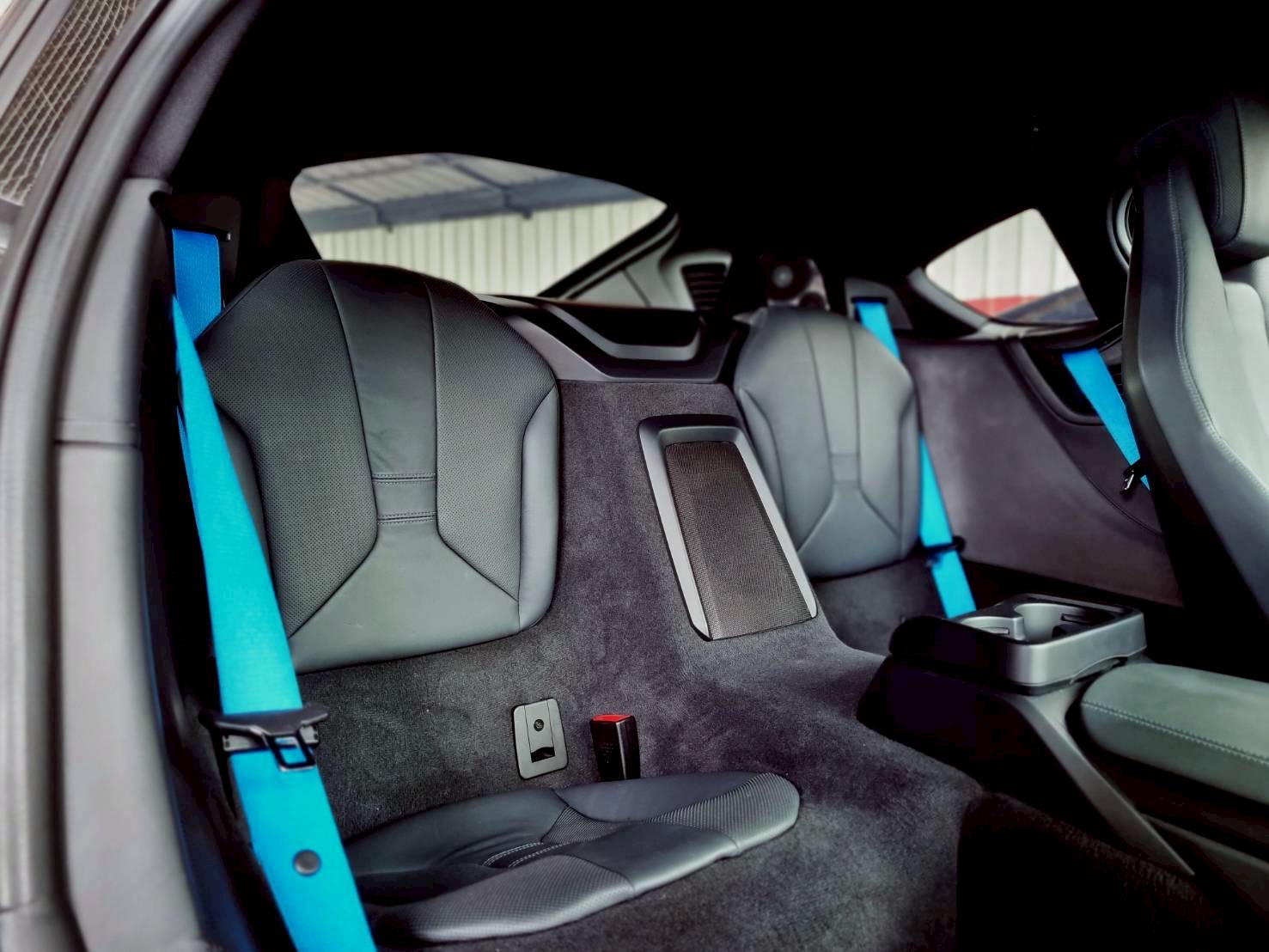 2015 BMW i8 สีเทา (รูปที่ 13)