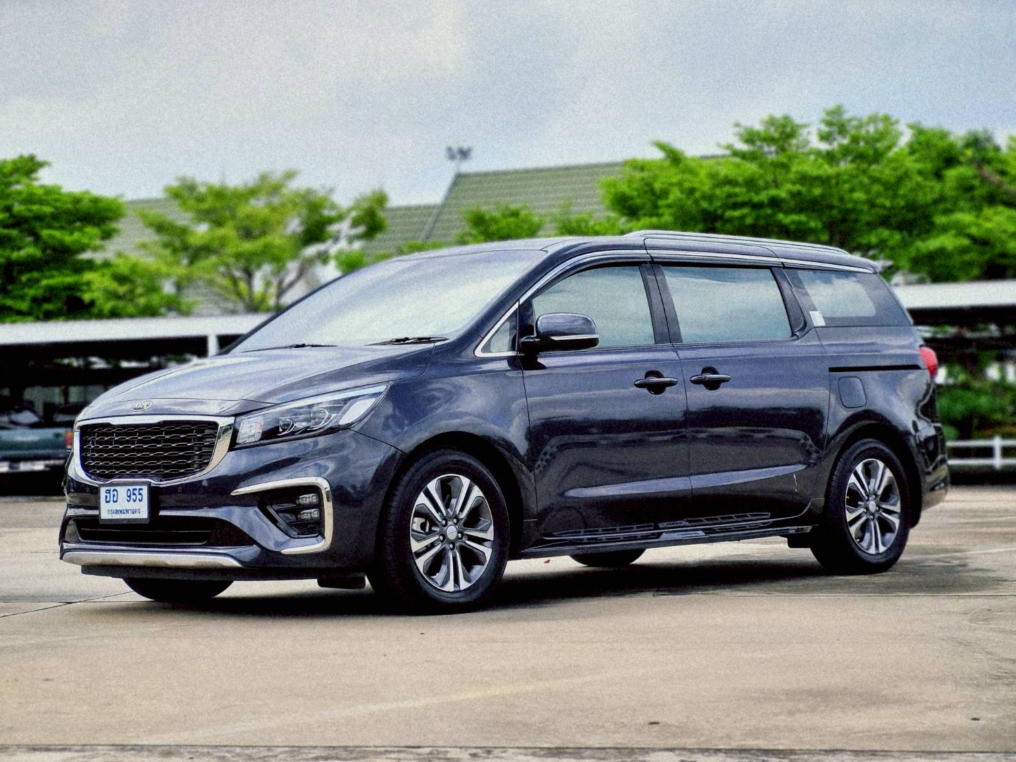2018 Kia Carnival สีดำ (รูปที่ 10)