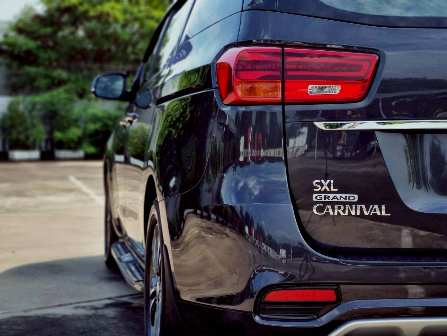 2018 Kia Carnival สีดำ (รูปที่ 18)
