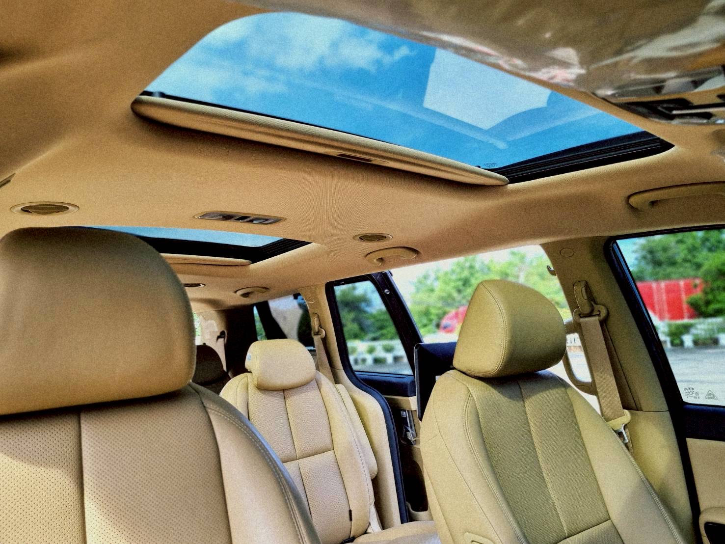 2018 Kia Carnival สีดำ (รูปที่ 14)