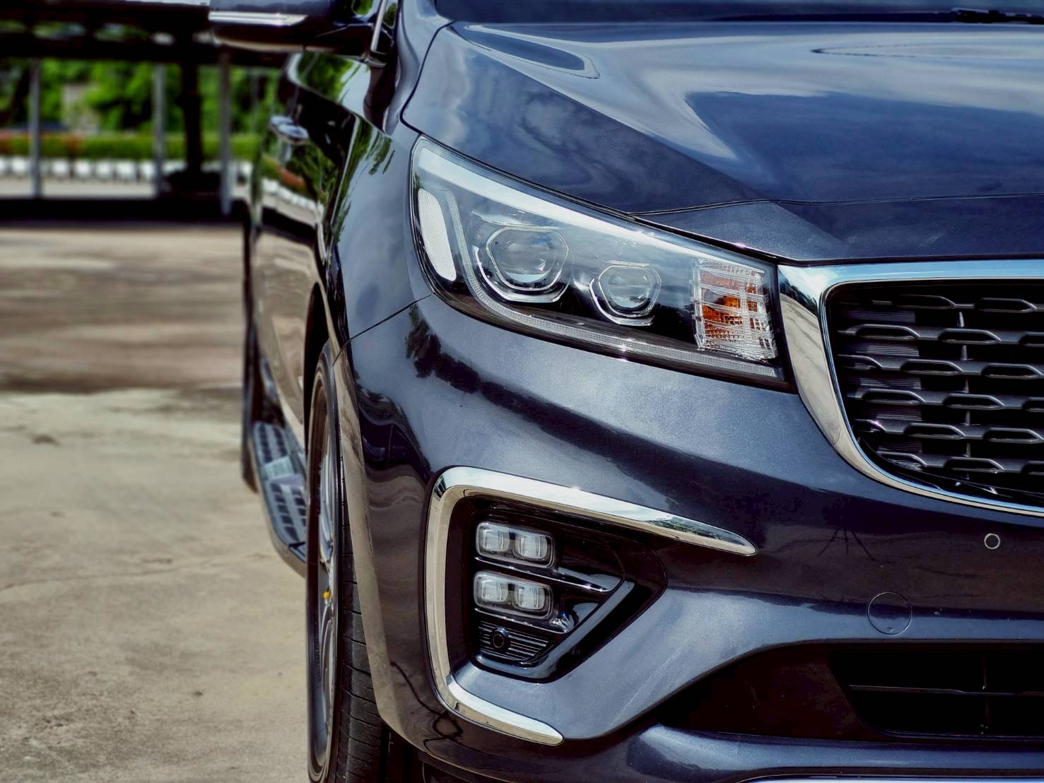 2018 Kia Carnival สีดำ (รูปที่ 17)
