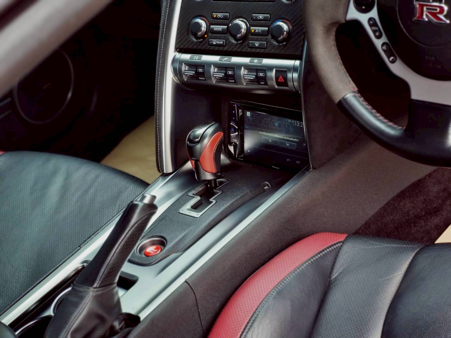 2011 Nissan GT-R (R35) สีดำ (รูปที่ 12)