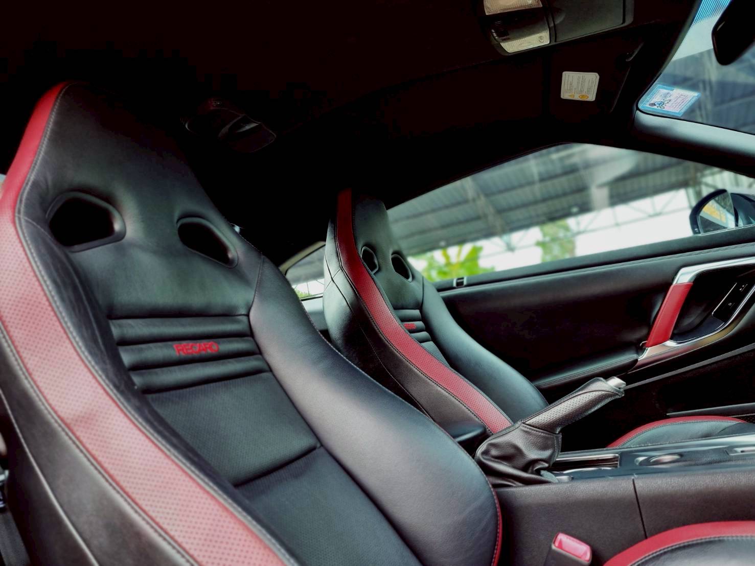 2011 Nissan GT-R (R35) สีดำ (รูปที่ 15)