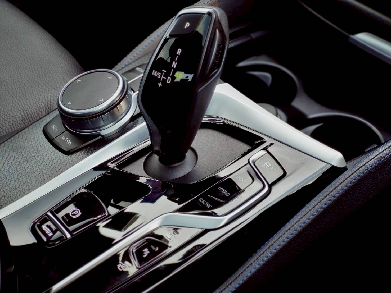 2021 BMW 5 Series G30 530e สีน้ำเงิน (รูปที่ 11)