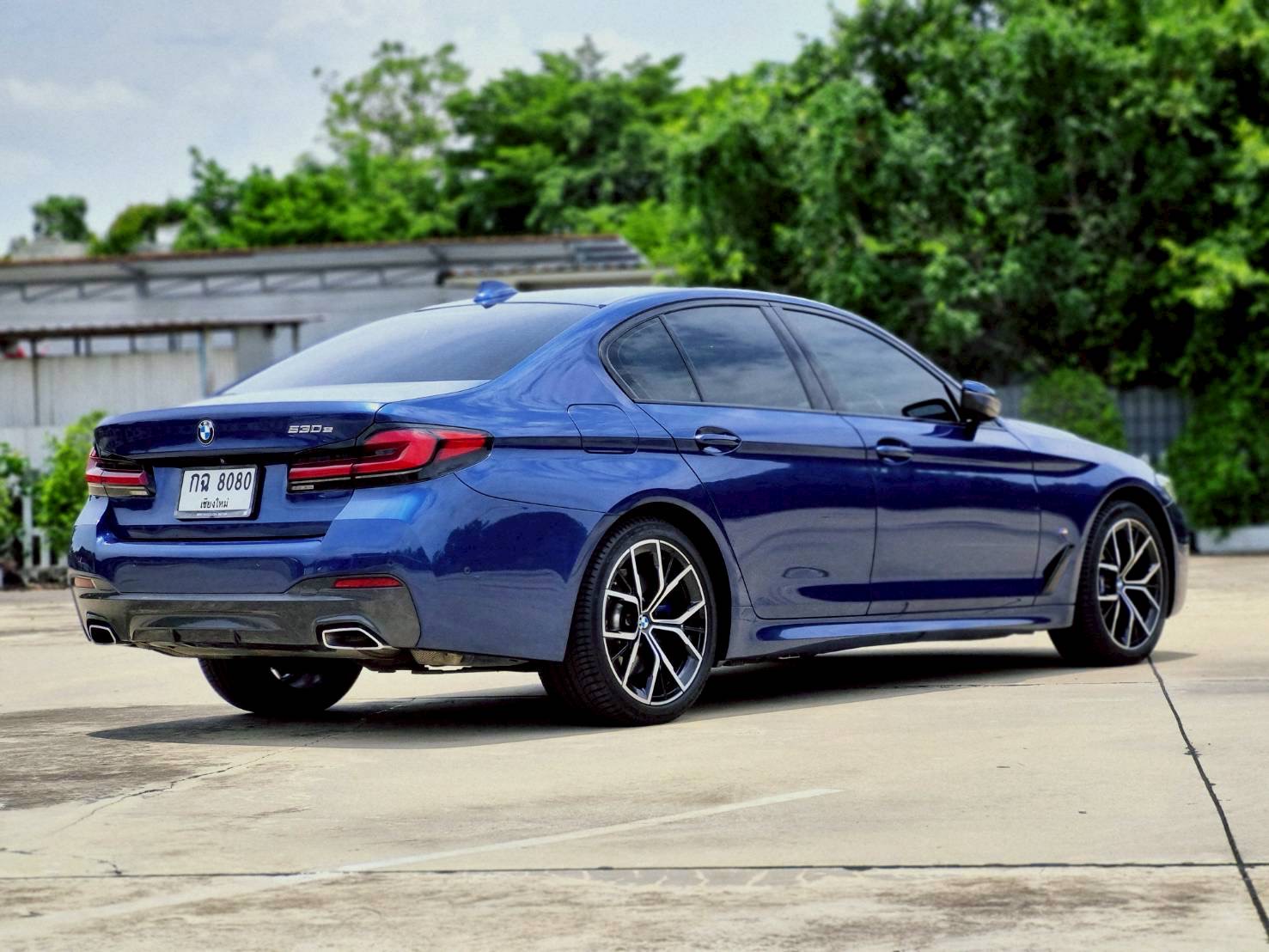 2021 BMW 5 Series G30 530e สีน้ำเงิน (รูปที่ 6)
