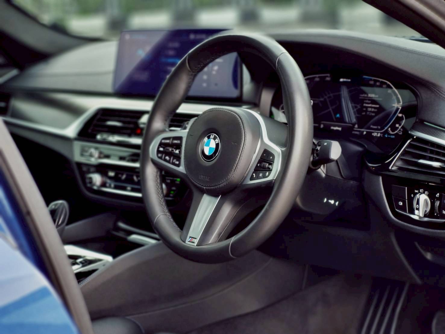 2021 BMW 5 Series G30 530e สีน้ำเงิน (รูปที่ 8)