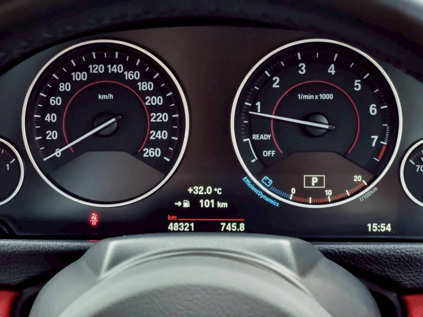 2016 BMW 4 Series F32 420Ci สีขาว (รูปที่ 9)