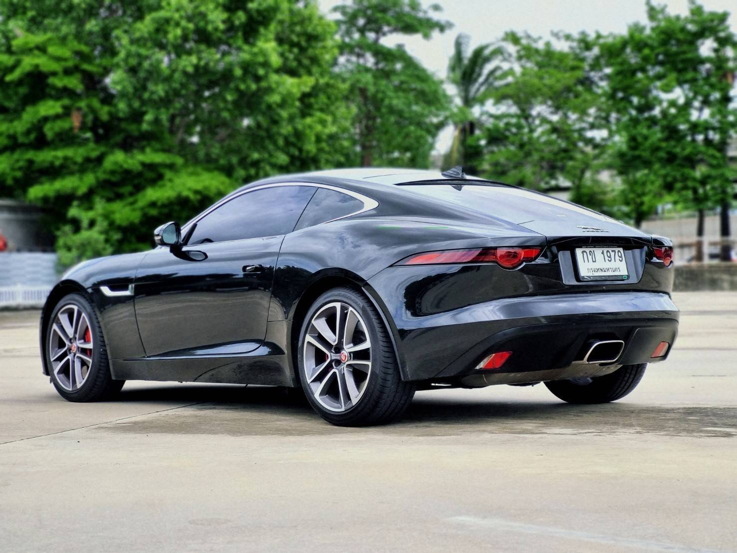 2019 Jaguar F-Type Coupe สีดำ (รูปที่ 4)