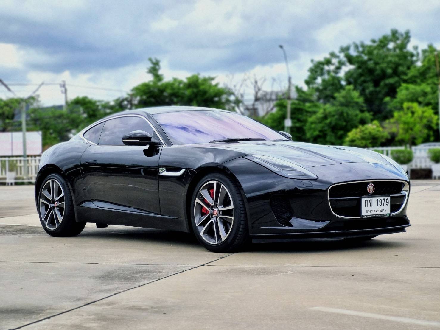 2019 Jaguar F-Type Coupe สีดำ (รูปที่ 3)